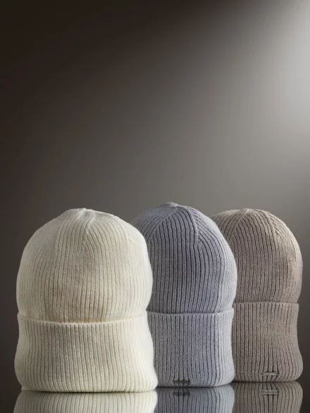 Шапка женская 12089 MARHATTER белый (56-58)