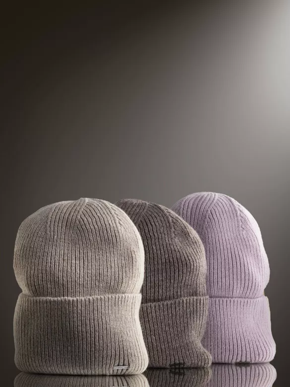 Шапка женская 12089 MARHATTER бежевый (56-58)