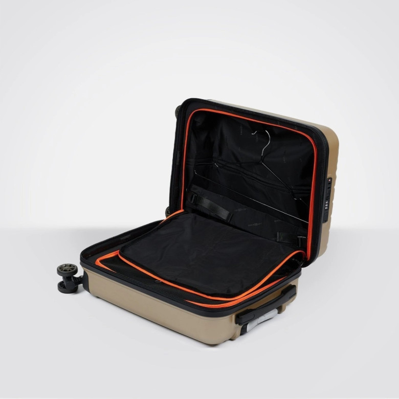 Чемодан Eberhart Phantom 15P-004 4 колеса золото Чемодан Eberhart Phantom 15P-004 4 колеса золото