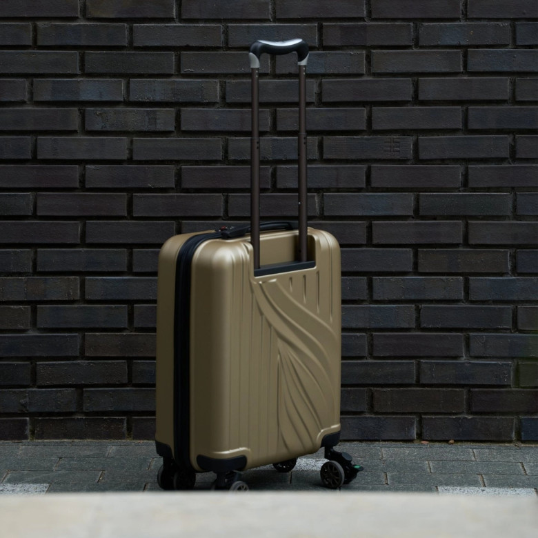 Чемодан Eberhart Phantom 15P-004 4 колеса золото Чемодан Eberhart Phantom 15P-004 4 колеса золото