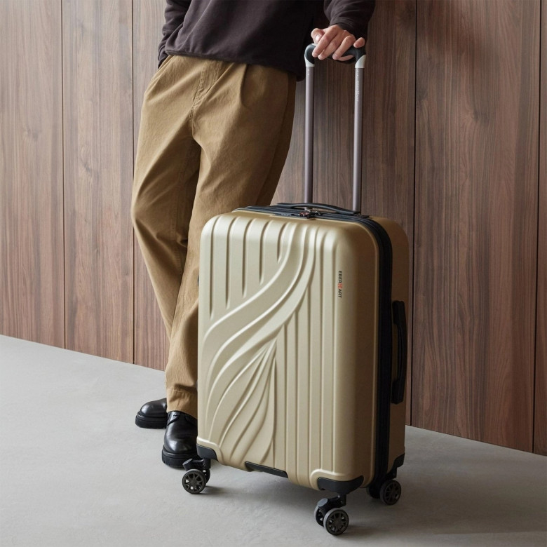 Чемодан Eberhart Phantom 15P-004 4 колеса золото Чемодан Eberhart Phantom 15P-004 4 колеса золото