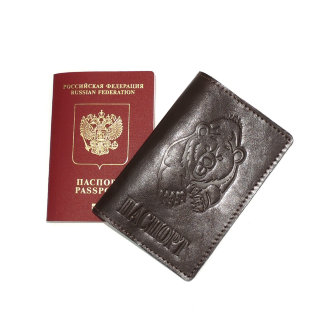 Обложка для паспорта кожаная Коричневый, Медведь злой